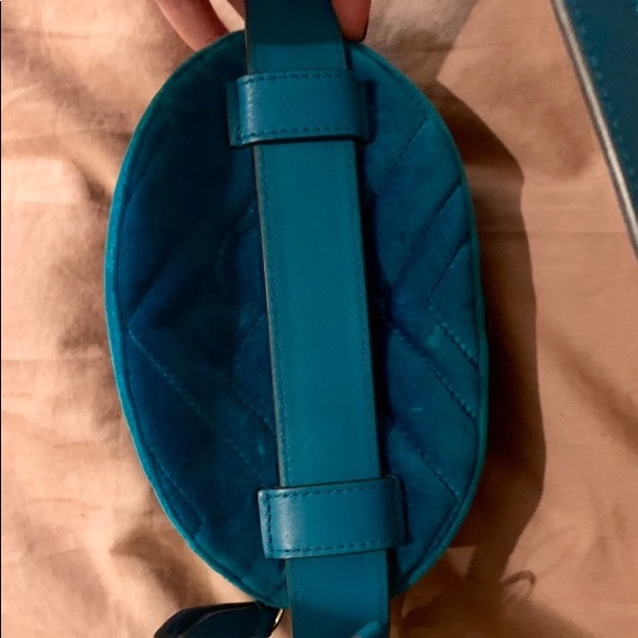 Gucci Marmont Matelassé Velvet Belt Bag - Picture 4 of 4
